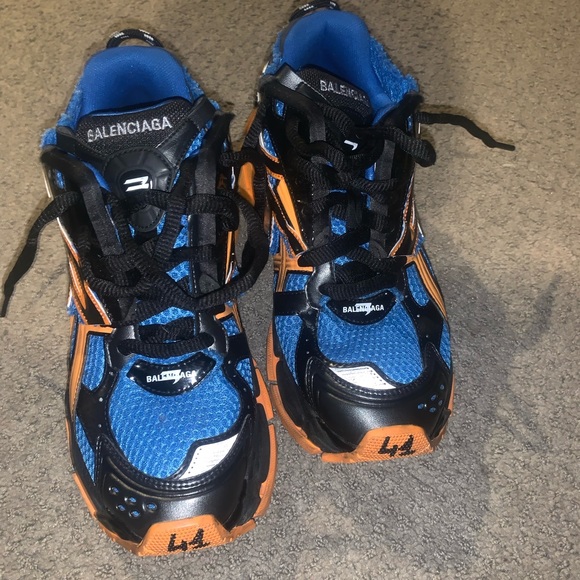 Balenciaga runner ( one minor crease in left shoe) - Picture 4 of 6